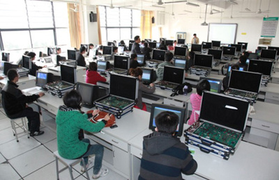 計算機實驗中心 技術開發的創新引擎